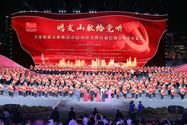 想进时尚圈，大家有哪些时尚书籍与杂志可以推荐吗？游戏画面